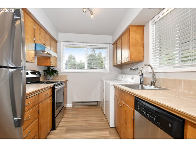 1514 Ne HOGAN Dr, Gresham, OR 97030