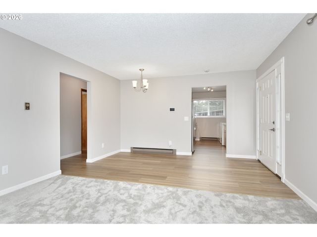 1514 Ne HOGAN Dr, Gresham, OR 97030