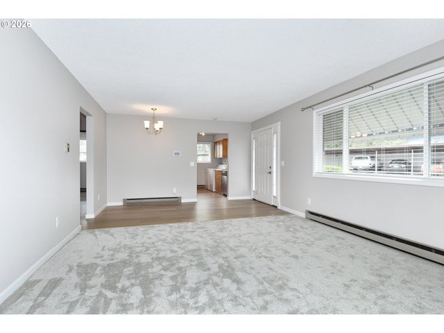 1514 Ne HOGAN Dr, Gresham, OR 97030