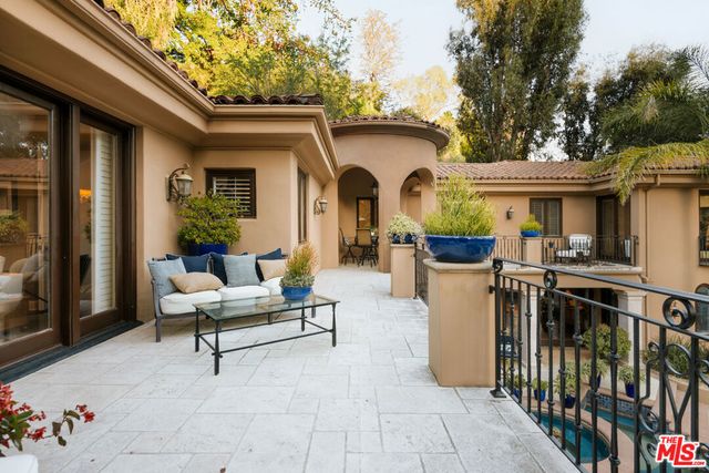 2700 Benedict Canyon Drive, Beverly Hills, CA 90210