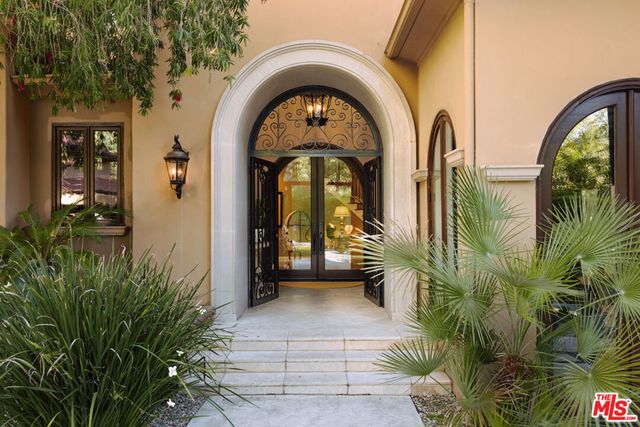 2700 Benedict Canyon Drive, Beverly Hills, CA 90210