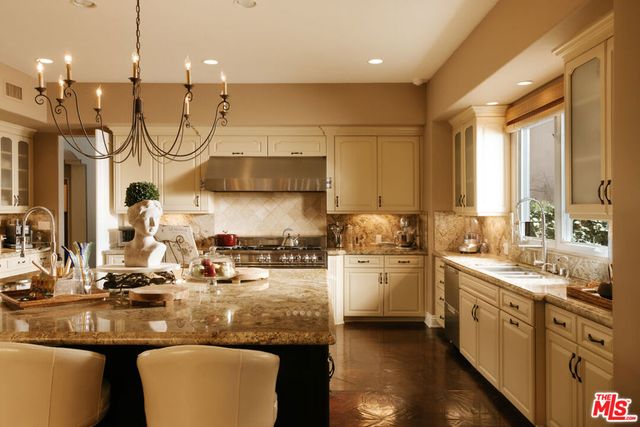 2700 Benedict Canyon Drive, Beverly Hills, CA 90210