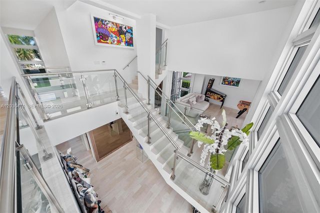 470 S Shore Dr, Miami Beach, FL 33141