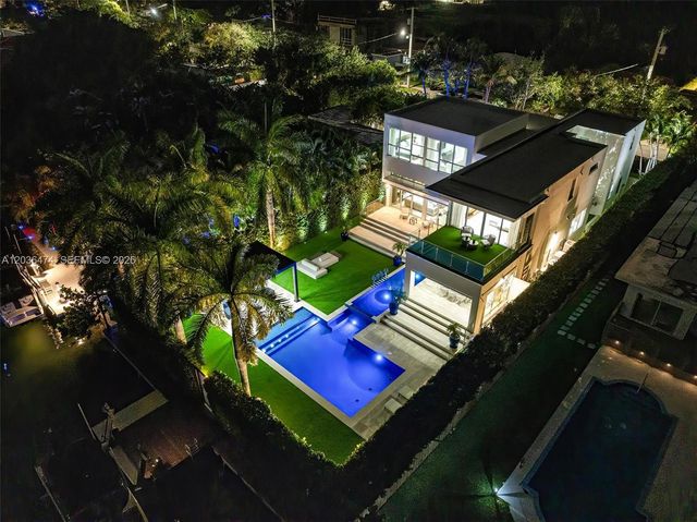 470 S Shore Dr, Miami Beach, FL 33141
