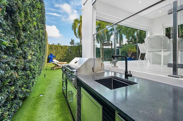 470 S Shore Dr, Miami Beach, FL 33141