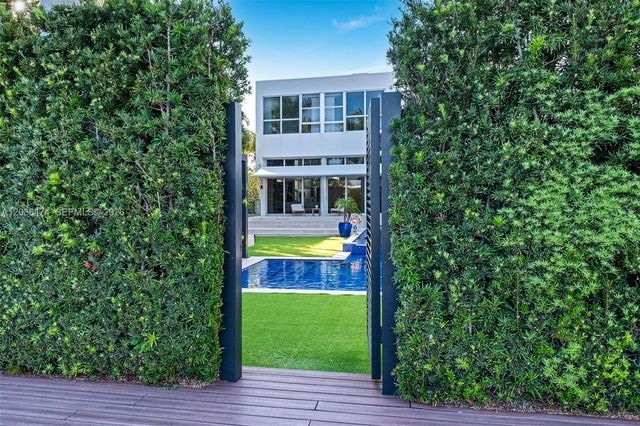 470 S Shore Dr, Miami Beach, FL 33141