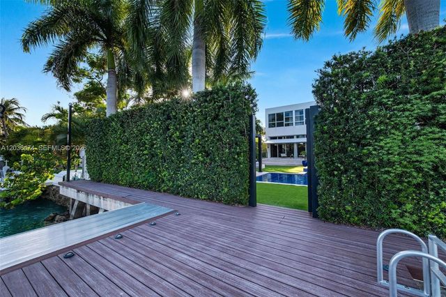 470 S Shore Dr, Miami Beach, FL 33141