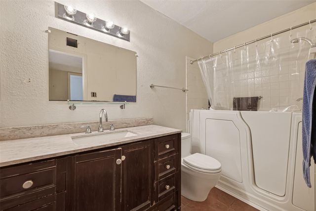 101 Stratford 104, Houston, TX 77006