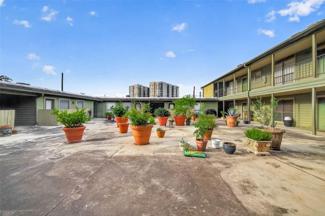 101 Stratford 104, Houston, TX 77006