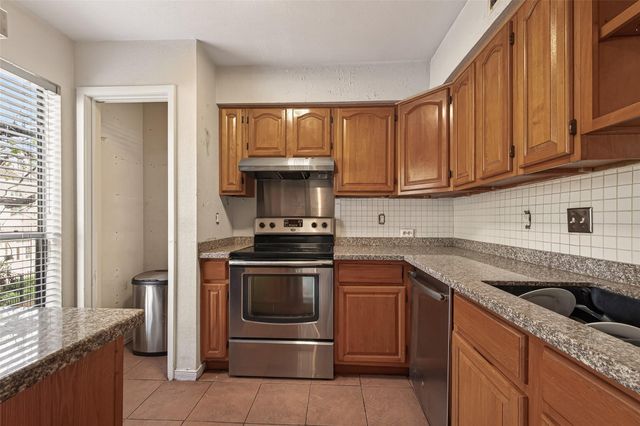 101 Stratford 104, Houston, TX 77006