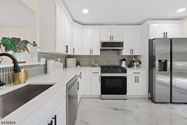3804 Vroom Dr, Bridgewater Twp., NJ 08807