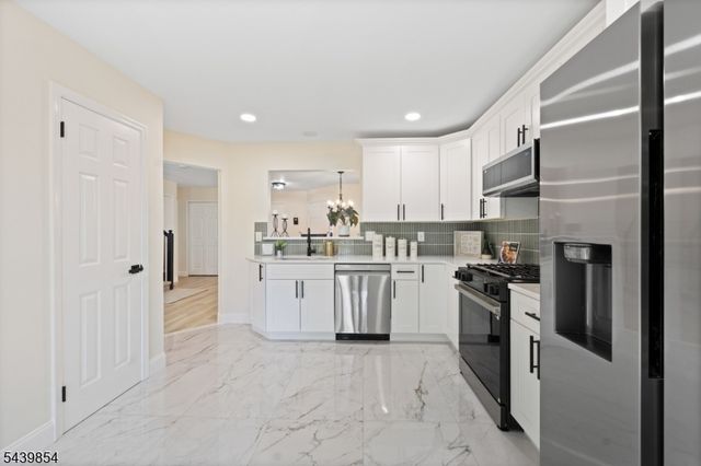 3804 Vroom Dr, Bridgewater Twp., NJ 08807