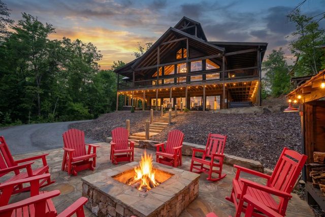 540 Weaver Creek Overlook, Blue Ridge, GA 30513