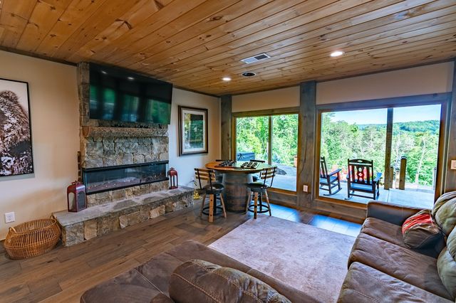 540 Weaver Creek Overlook, Blue Ridge, GA 30513