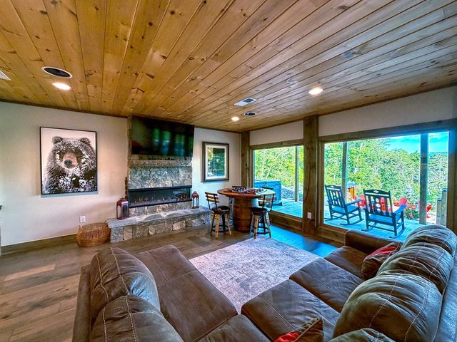 540 Weaver Creek Overlook, Blue Ridge, GA 30513
