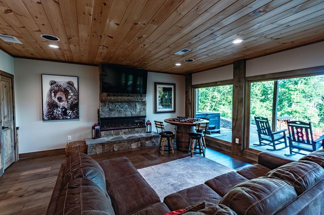 540 Weaver Creek Overlook, Blue Ridge, GA 30513