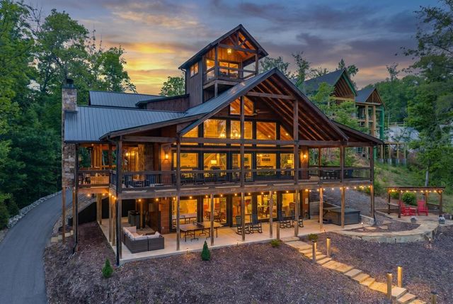 540 Weaver Creek Overlook, Blue Ridge, GA 30513