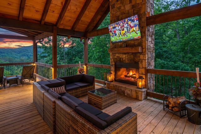 540 Weaver Creek Overlook, Blue Ridge, GA 30513