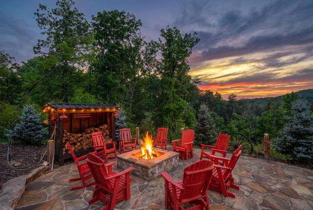 540 Weaver Creek Overlook, Blue Ridge, GA 30513