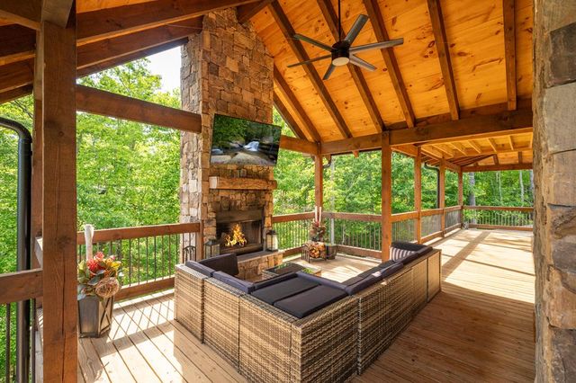 540 Weaver Creek Overlook, Blue Ridge, GA 30513