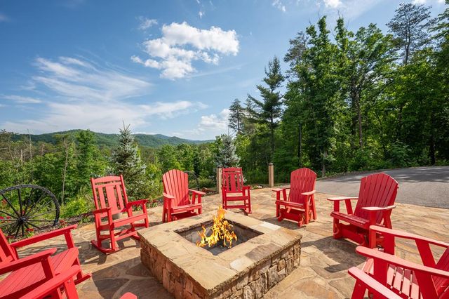 540 Weaver Creek Overlook, Blue Ridge, GA 30513
