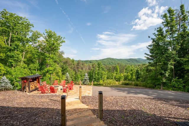 540 Weaver Creek Overlook, Blue Ridge, GA 30513