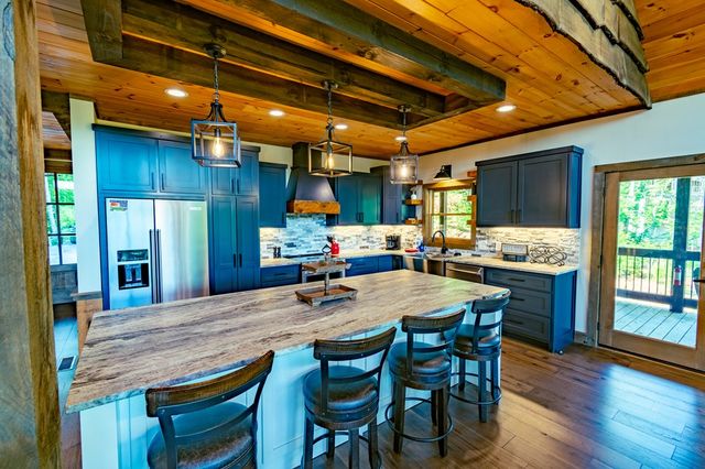 540 Weaver Creek Overlook, Blue Ridge, GA 30513