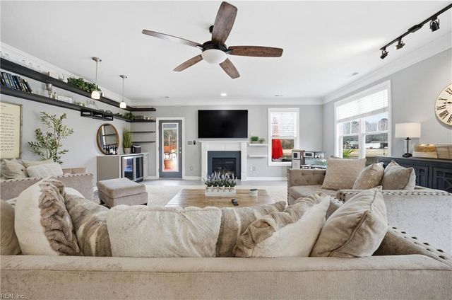 2525 Bodnar LN, Virginia Beach, VA 23456