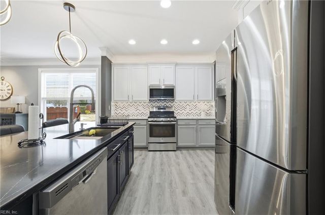 2525 Bodnar LN, Virginia Beach, VA 23456