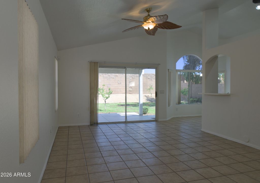 Image 3 of property listing at 8338 W Audrey Lane, Peoria, AZ 85382