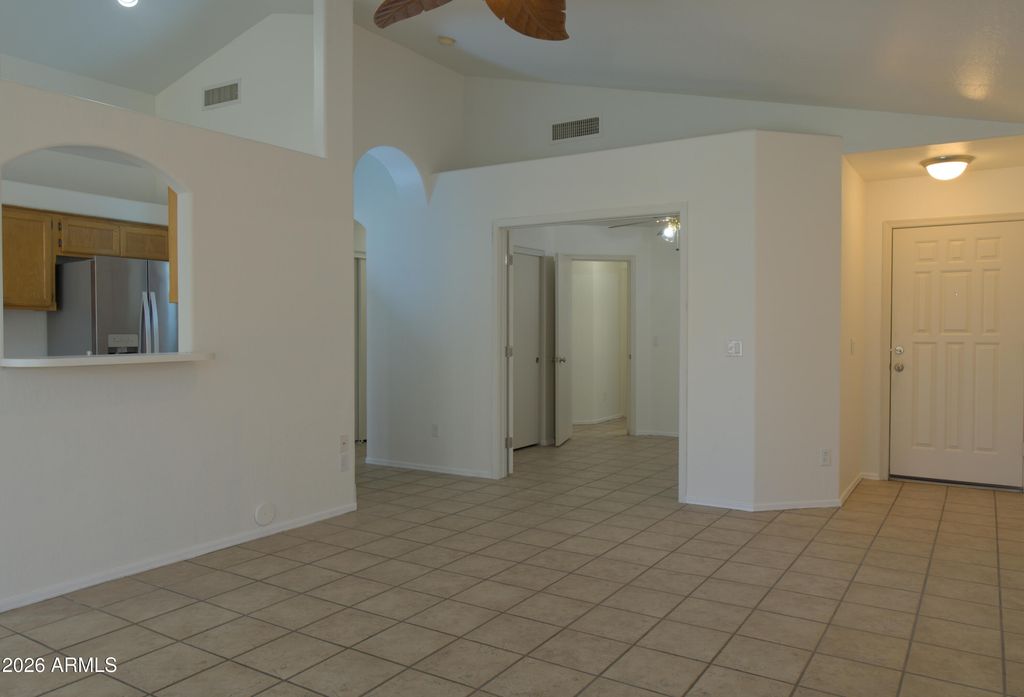 Image 4 of property listing at 8338 W Audrey Lane, Peoria, AZ 85382