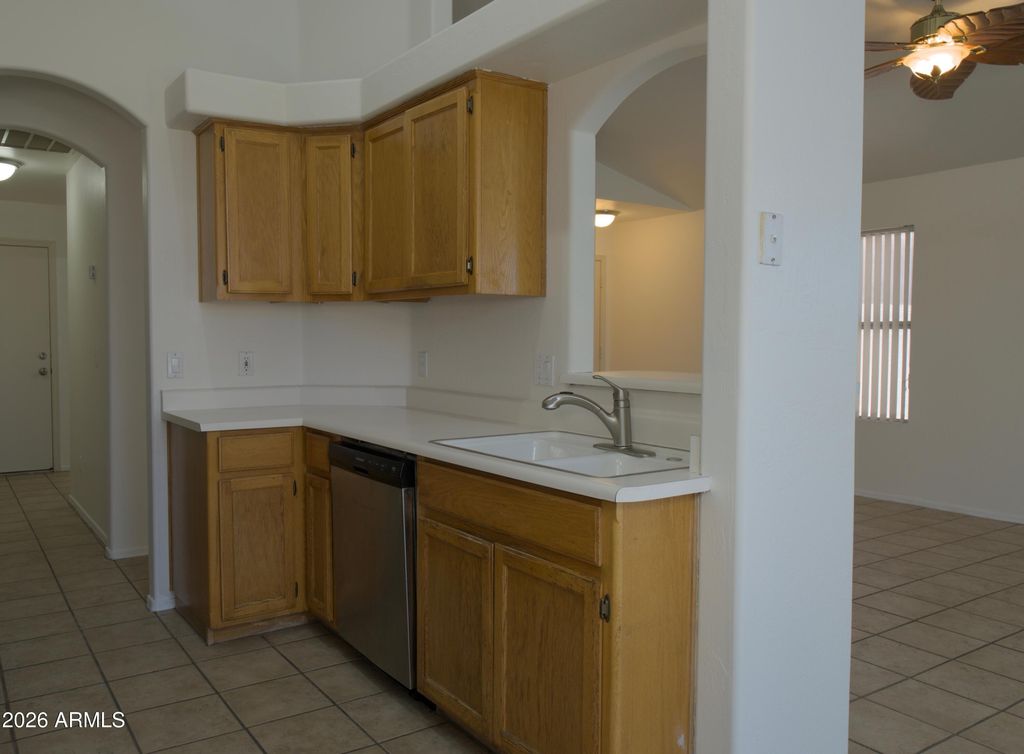 Image 8 of property listing at 8338 W Audrey Lane, Peoria, AZ 85382