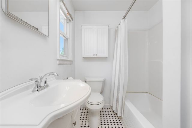 7 Restmere Terrace A, Middletown, RI 02842