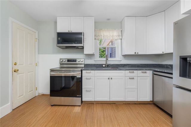 7 Restmere Terrace A, Middletown, RI 02842