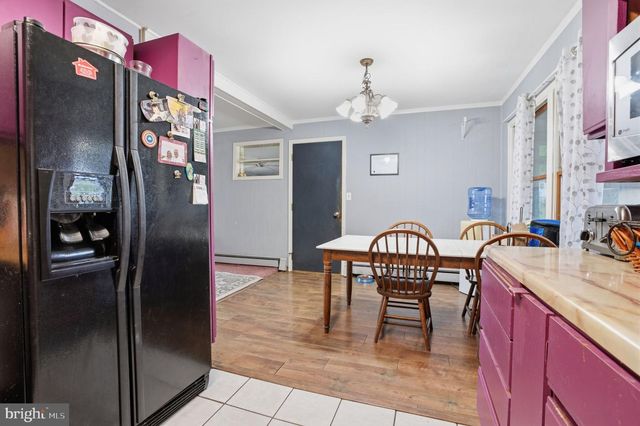 2 QUAY RD, Levittown, PA 19057