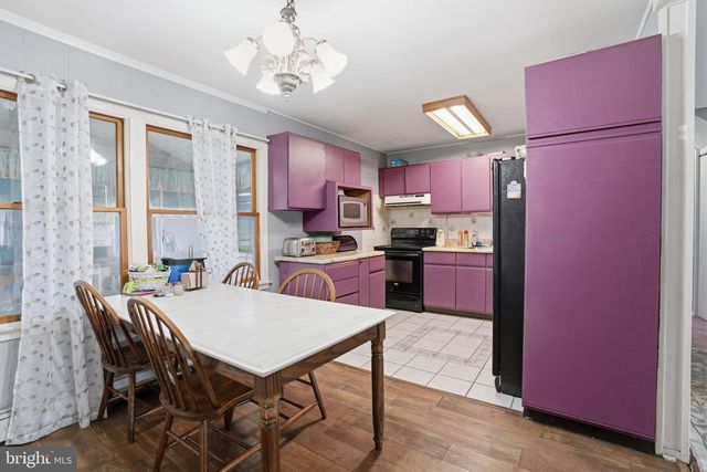 2 QUAY RD, Levittown, PA 19057