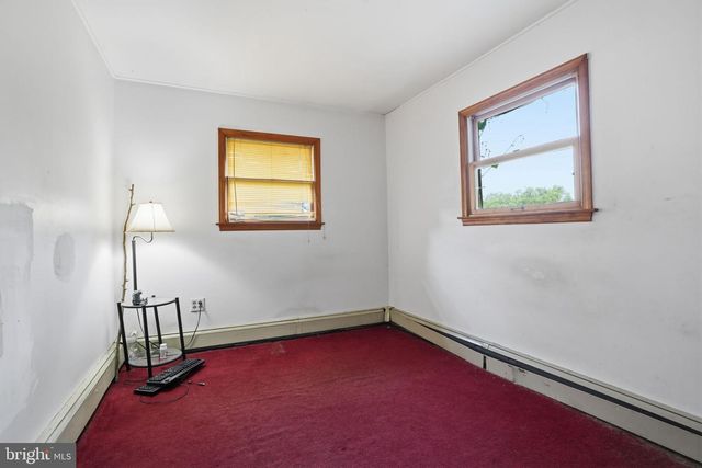 2 QUAY RD, Levittown, PA 19057
