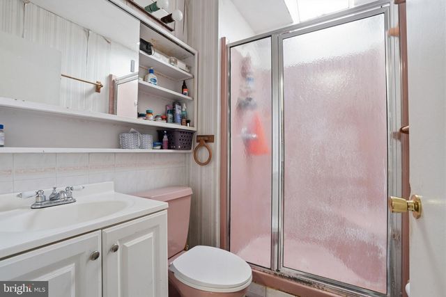 2 QUAY RD, Levittown, PA 19057