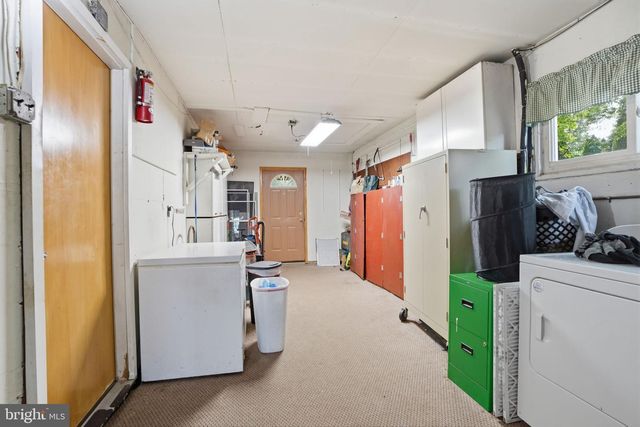 2 QUAY RD, Levittown, PA 19057