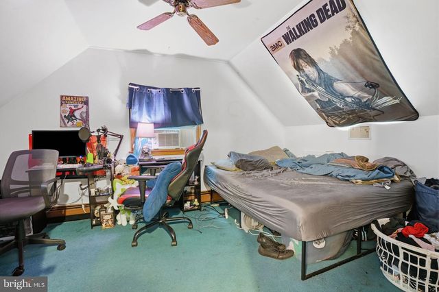 2 QUAY RD, Levittown, PA 19057