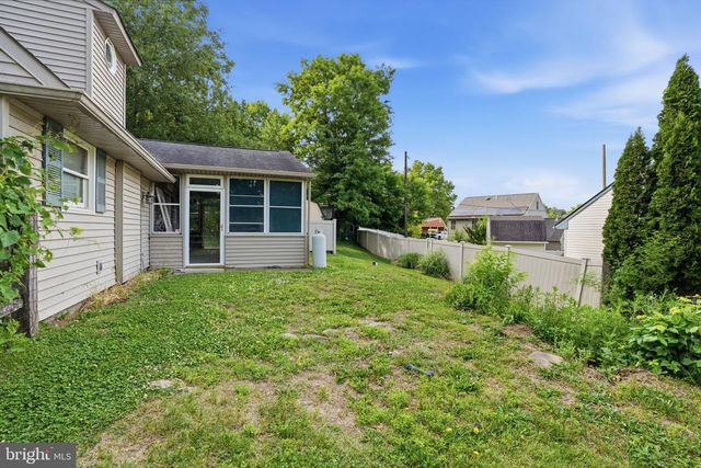 2 QUAY RD, Levittown, PA 19057