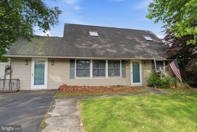 2 QUAY RD, Levittown, PA 19057