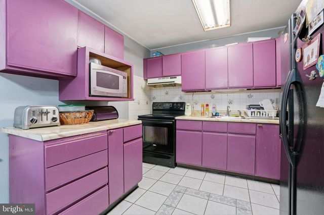 2 QUAY RD, Levittown, PA 19057