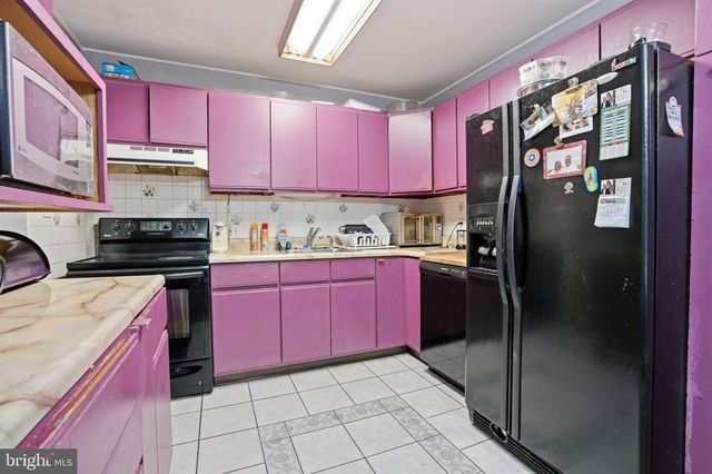 2 QUAY RD, Levittown, PA 19057