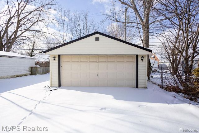 22789 Normandy Avenue, Eastpointe, MI 48021