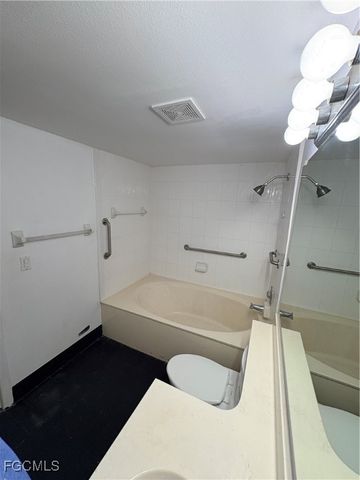 8893 Somerset BLVD, Fort Myers, FL 33919