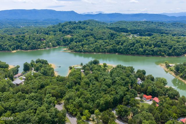 1909 Cheyene Trail, Dandridge, TN 37725