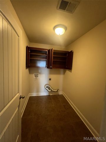 111 Glennbrooke Lane, Prattville, AL 36066