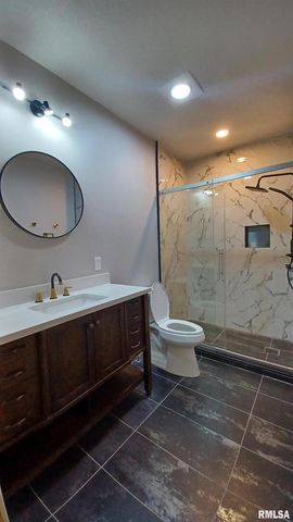 822 6TH Avenue S, Clinton, IA 52732