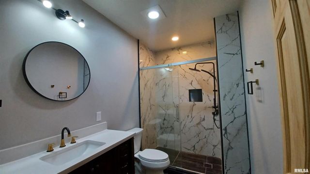 822 6TH Avenue S, Clinton, IA 52732